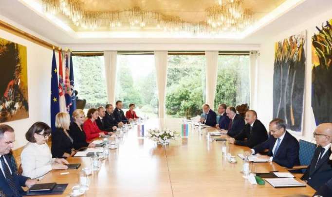 Celebrada reunión ampliada entre los presidentes de Azerbaiyán y Croacia