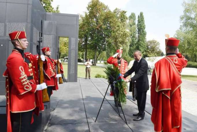 Se visitó el monumento a la "Voz de las víctimas de Croacia - Muro del dolor" - Fotos