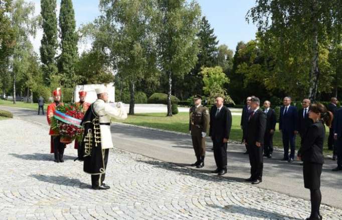 Präsident Ilham Aliyev besucht Denkmal “Stimme der kroatischen Opfer – Mauer des Schmerzes“