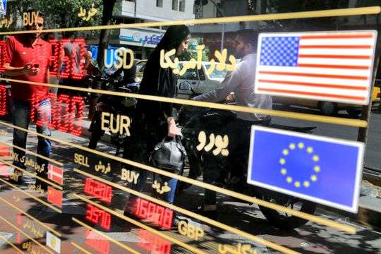 Fears rise in Iran as currency crash causes chaos