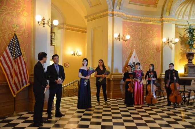 Senado Estatal de California recibe a músicos azerbaiyanas - FOTOS