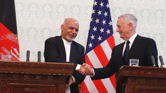 Mattis garantiza a Ghani el apoyo de EEUU hasta que Afganistán sea estable