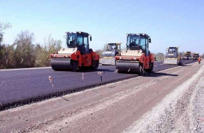 Staatspräsident Ilham Aliyev stellt für Autostraßenbau in Hadschigabul 3,8 Millionen Manat bereit