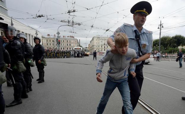 Jornada electoral y de protesta en Rusia con centenares de detenidos