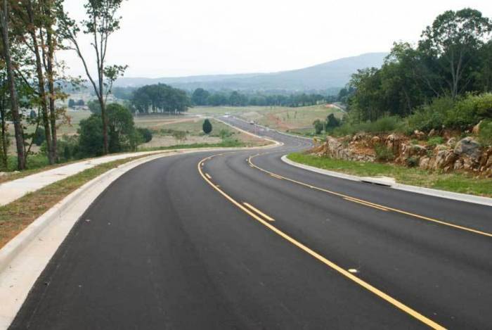 Staatspräsident Ilham Aliyev stellt 8,6 Millionen Manat für Autostraßenbau im Rayon Schabran bereit