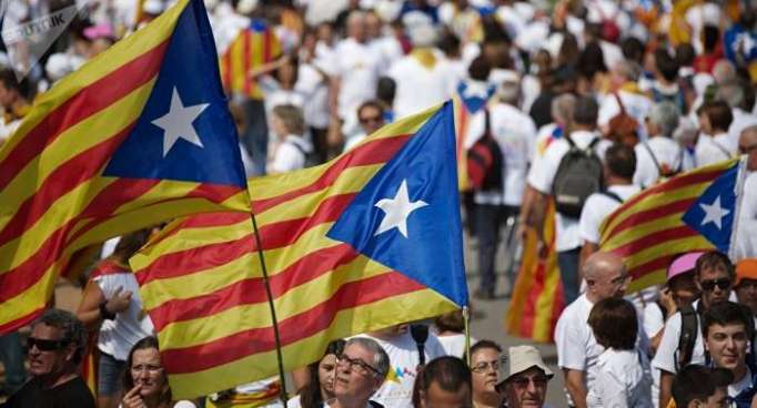 Políticos catalanes recuerdan a los presos en el inicio de los actos de la Diada