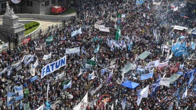 Docentes argentinos protestan contra Gobierno de Macri