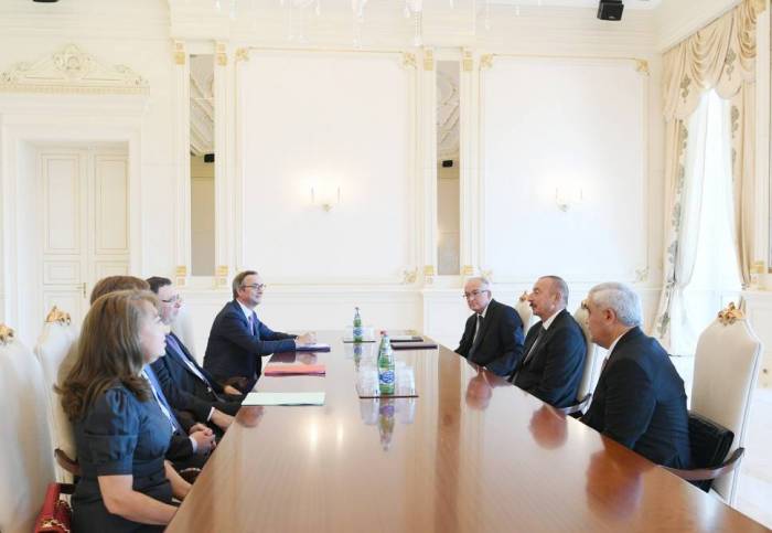 Ilham Aliyev recibe al presidente de Total- Actualizado