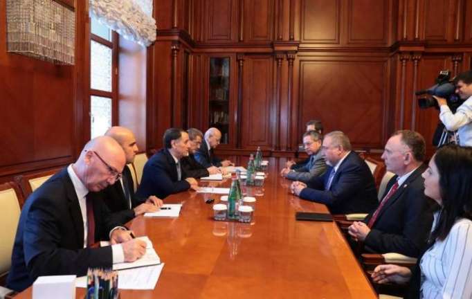 Premier azerbaiyano se reúne con Lieberman