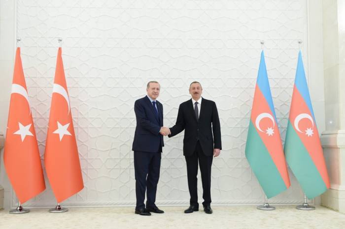 Se realiza la ceremonia oficial de bienvenida a Erdogan en Azerbaiyán