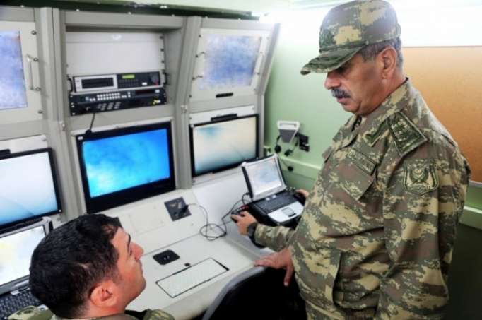 Zakir Hasanov inspeccionó la preparación para el combate de los militares - FOTOS