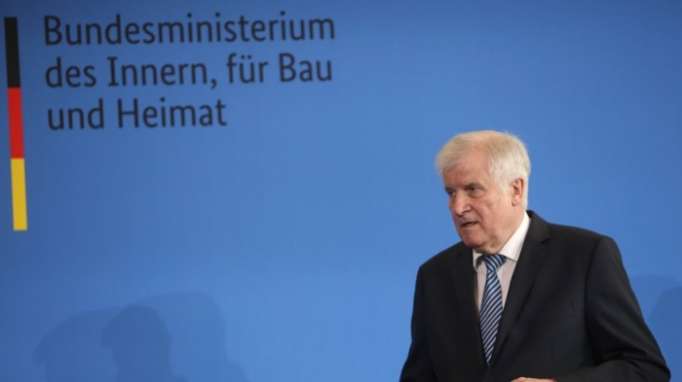 Sozialdemokraten kritisieren Seehofer wegen Ablösung von SPD-Staatssekretär Adler