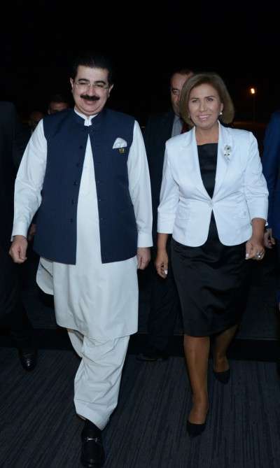Pakistans Senatsvorsitzender zu Besuch in Aserbaidschan eingetroffen