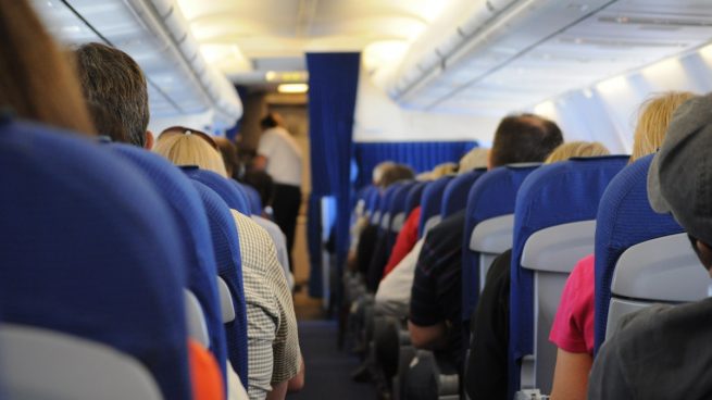 Decenas de pasajeros de un vuelo sufren hemorragias porque la tripulación no reguló la presión