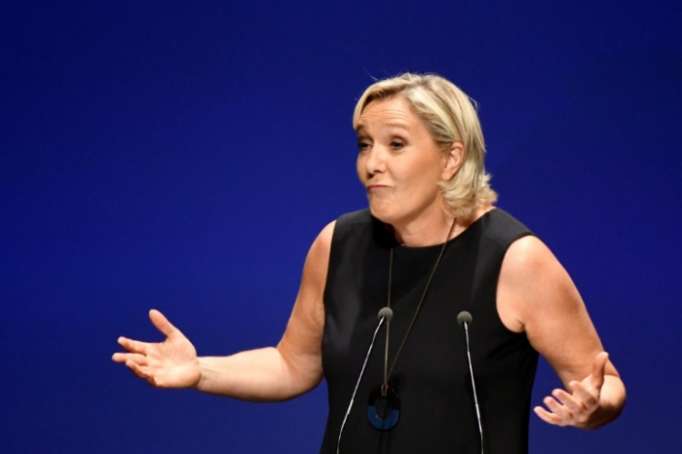 Ordenan examen psiquiátrico a Marine Le Pen por tuits sobre el grupo EI