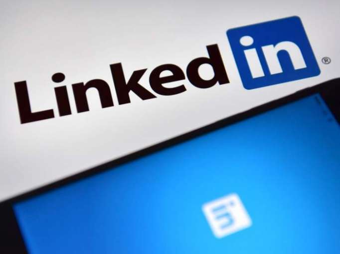 LinkedIn denies claims that feature whitens user profile photos