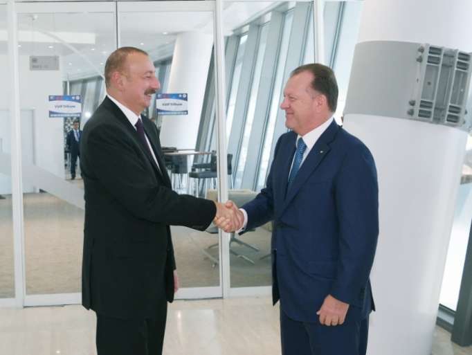 Präsident Aliyev trifft mit IJF-Präsident Marius Vizer