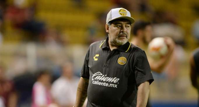 Maradona spendet 100 signierte Bälle für Flut-Opfer Mexikos