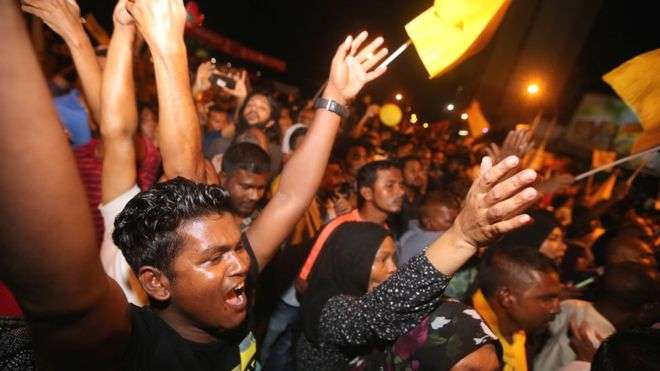 Maldives election: Celebrations as opposition claims victory