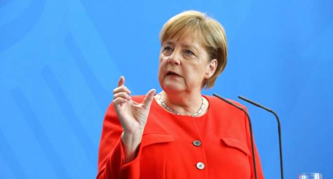 Merkel bedauert eigene Fehler im Fall Maaßen