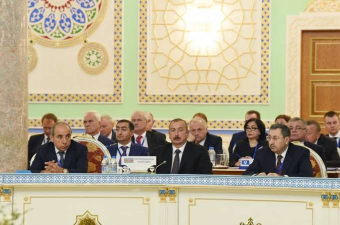 İlham Əliyev prezidentlərlə birgə rəsmi qəbulda