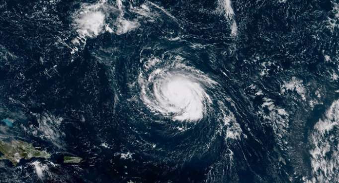 Autoridades de México sugieren extremar precauciones por el acercamiento del huracán Rosa