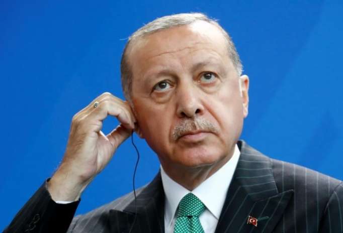 Erdogan provoziert Merkel mit Forderung nach Haft für Dündar