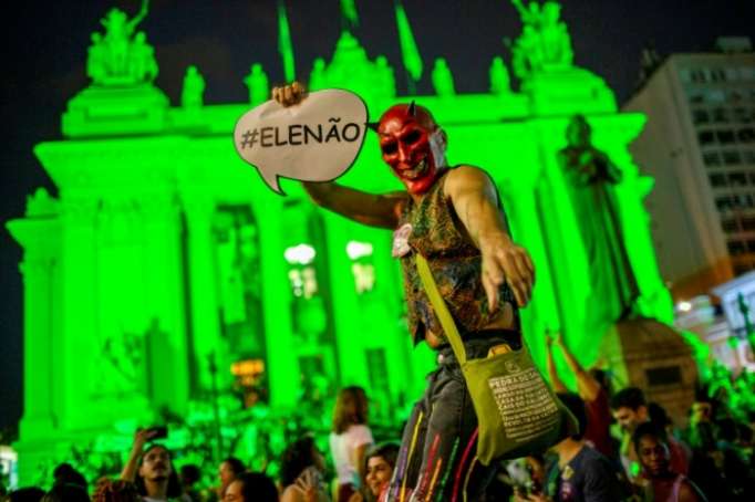 Masiva protesta #EleNao recorre Brasil contra Bolsonaro