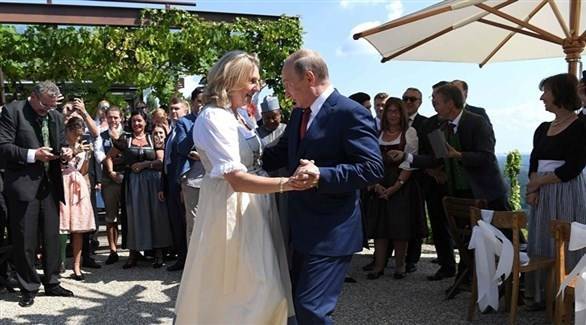 وزير خارجية أوكرانيا: رقص بوتين مع وزيرة خارجية النمسا "كارثي"