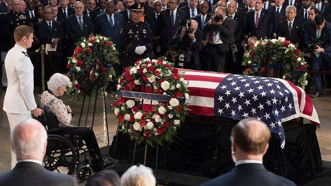US-Senator McCain beigesetzt