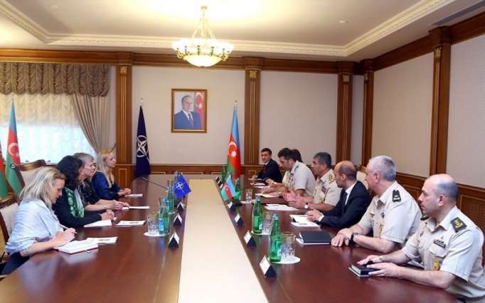 ذاكر حسنوف يجتمع مع نائب الأمين العام للناتو