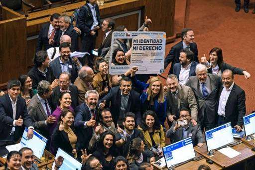 Chili: le parlement autorise le changement de sexe dès 14 ans