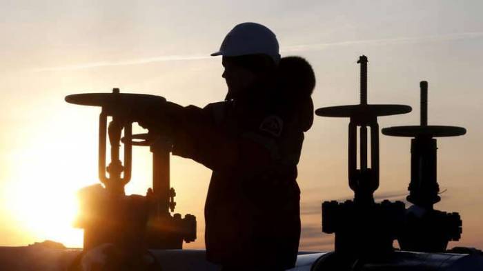 استقرار أسعار النفط مع هبوط المخزونات الأمريكية