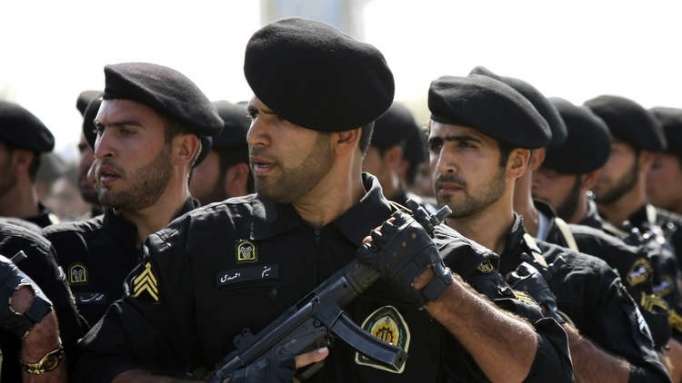 عشرات القتلى والجرحى في هجوم مسلح يستهدف عرضا عسكريا في الأهواز جنوبي إيران