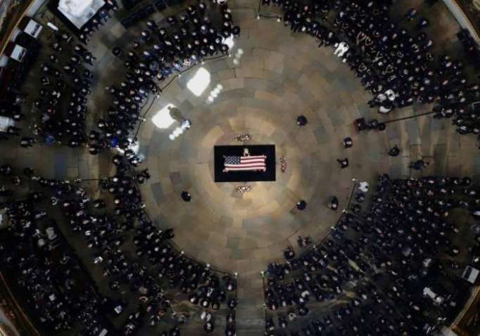 Funérailles nationales pour John McCain, "héros américain"