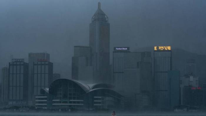 VIDEOS: Hong Kong emite su máxima alerta de tifón ante la llegada de Mangkhut