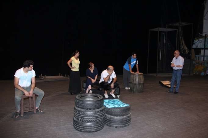 “Don Kixot” Gənc Tamaşaçılar Teatrı səhnəsində