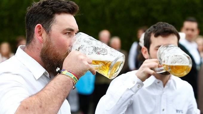 Deutsche trinken übermäßig Alkohol