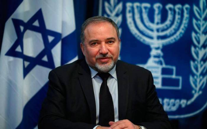Le ministre israélien de la Défense arrive à Bakou