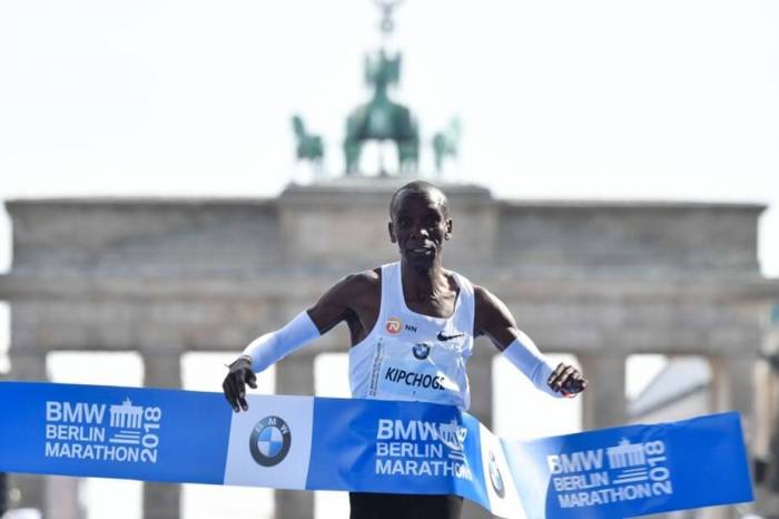 Berlin: le Kényan Eliud Kipchoge pulvérise le record du monde du marathon