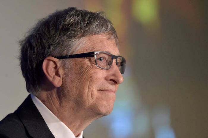 Bill Gates appelle à aider l