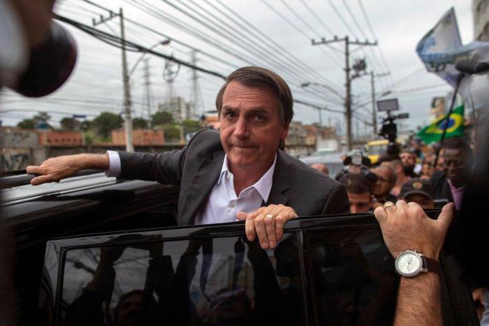 Brazil presidential candidate Bolsonaro keeps lead, leftist gains: poll