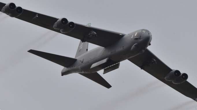 Bombarderos B-52 de EE.UU. sobrevuelan los mares de la China Oriental y Meridional