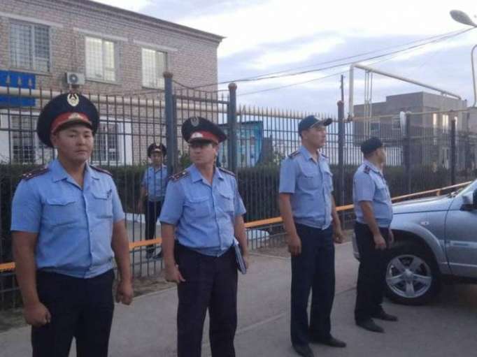 Qazaxıstanda polis öz komandirini güllələdi 