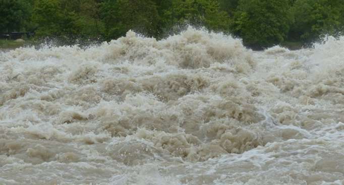 Al menos 25 muertos por inundaciones y deslaves en el norte de la India