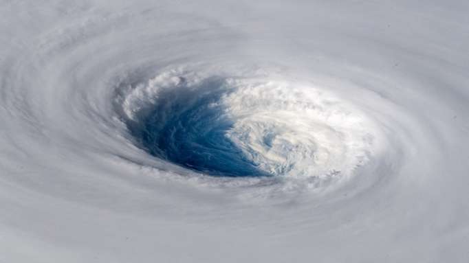 "Como si le sacaran un tapón gigante al planeta": El tifón Trami visto desde el espacio