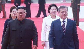 Leaders of two Koreas meet for high-stakes summit with nuclear talks in jeopardy   