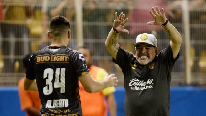 Maradona debuta en México como entrenador y su equipo triunfa