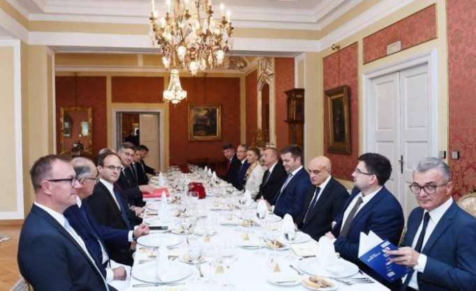 Azerbaijani president, Croatian PM have working dinner