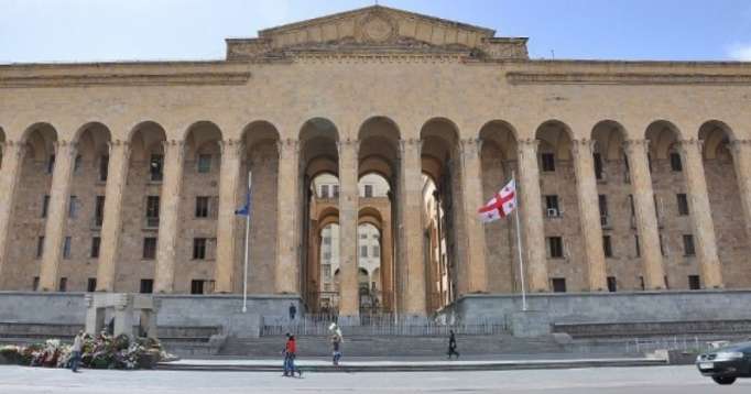 Gürcüstan parlamenti Tbilisiyə köçürüləcək